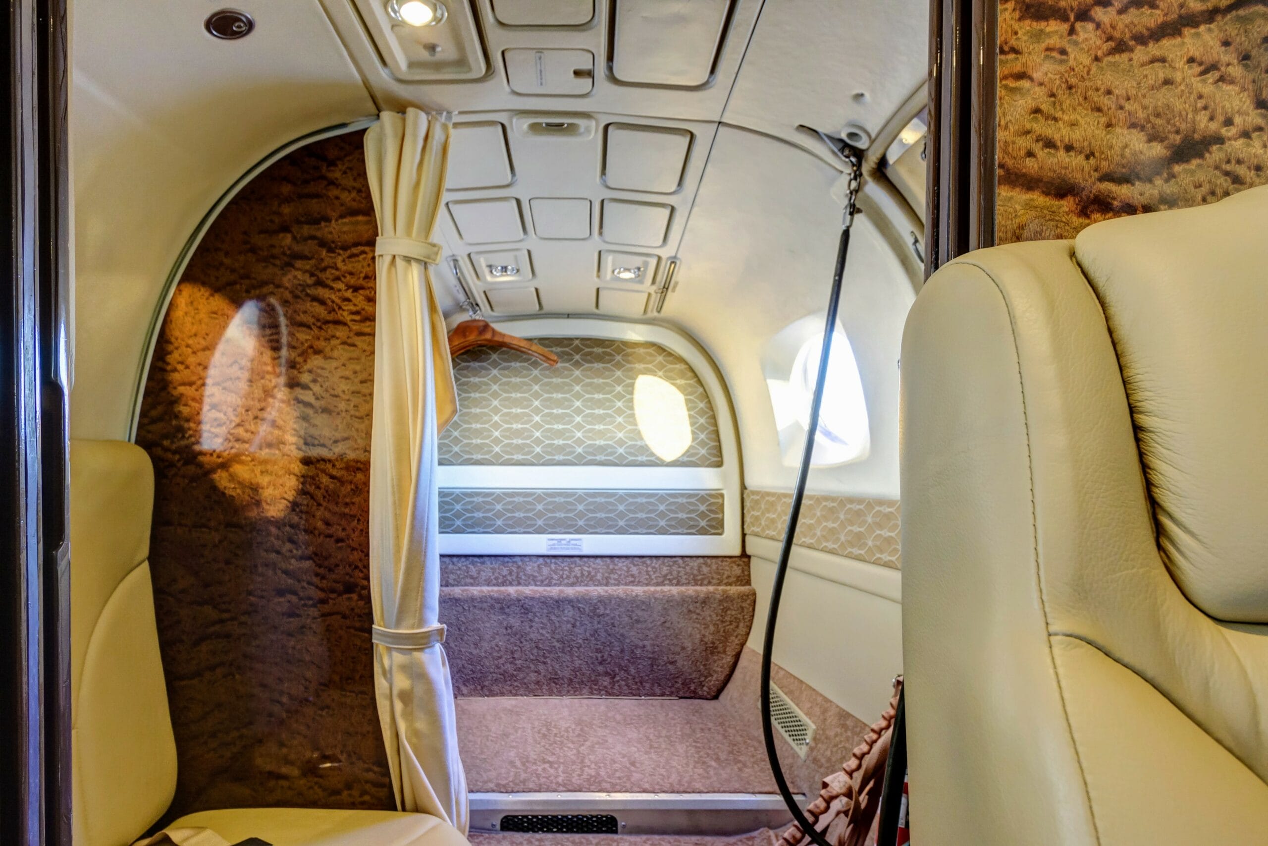 fargo-jet-center-charter-king-air-350-interior