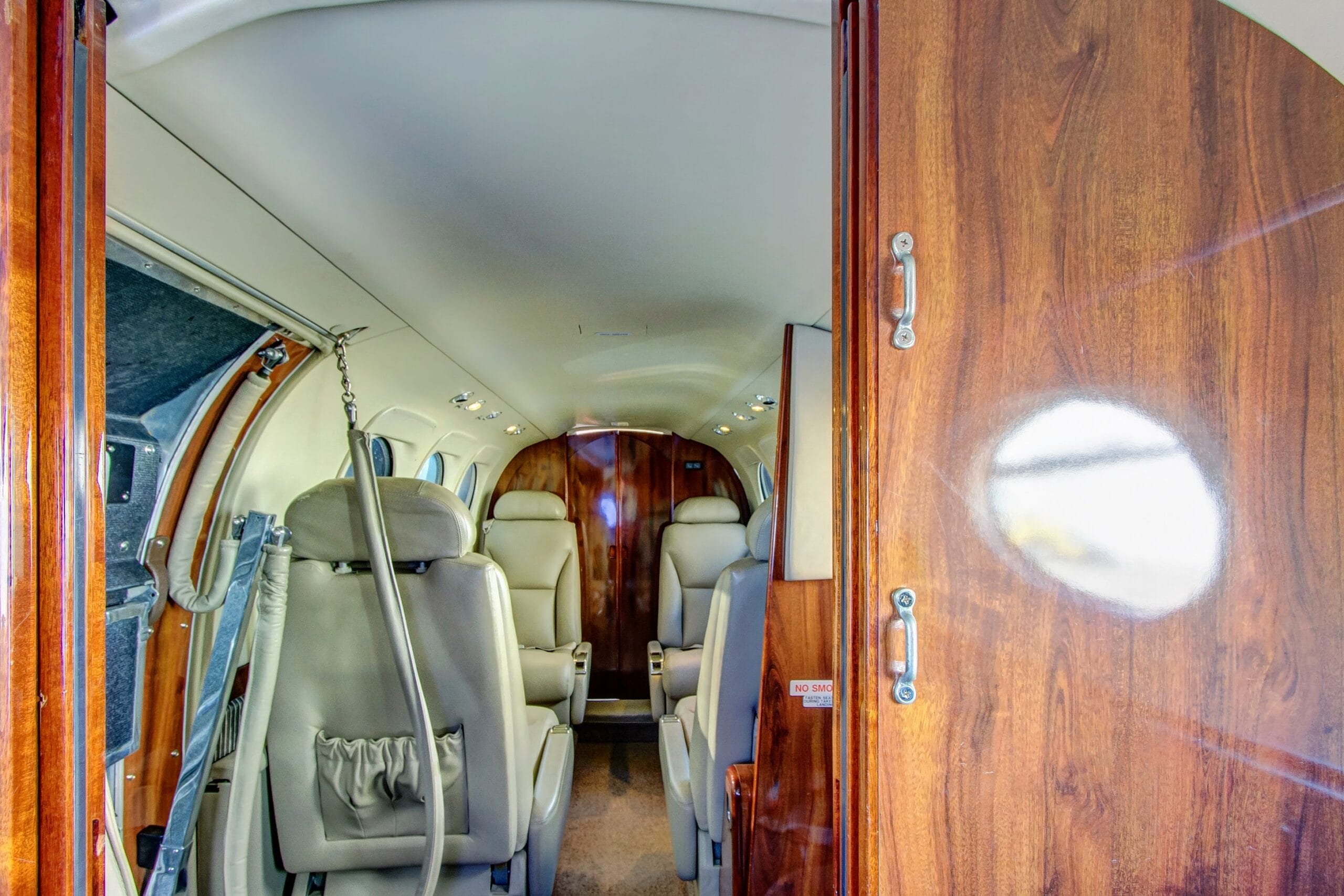 fargo-jet-center-charter-king-air-90-interior